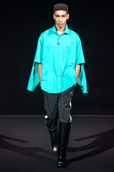 Look 64